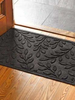 Laurel Leaf Water Glutton Doormat, 23" X 36"